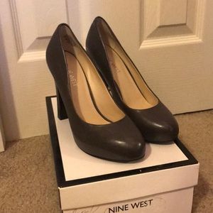 Nine West Sobold Graphite Pumps
